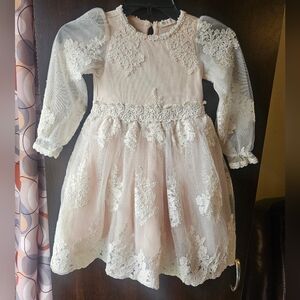 Elegant Lace Kid's Dress with Sheer Sleeves Size 4/5